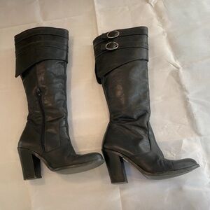 Elegant Black Heeled Women's Boots